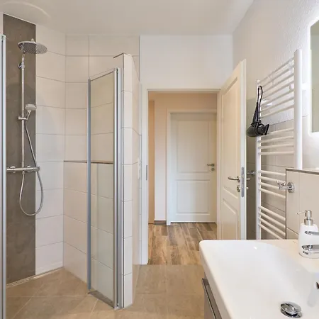 Kanalkajuete Theodor